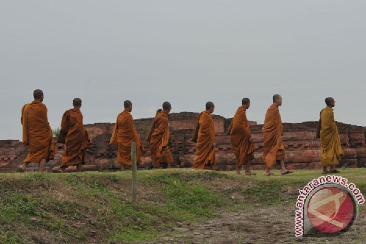 Umat Buddha akan kirab laut di Pamekasan