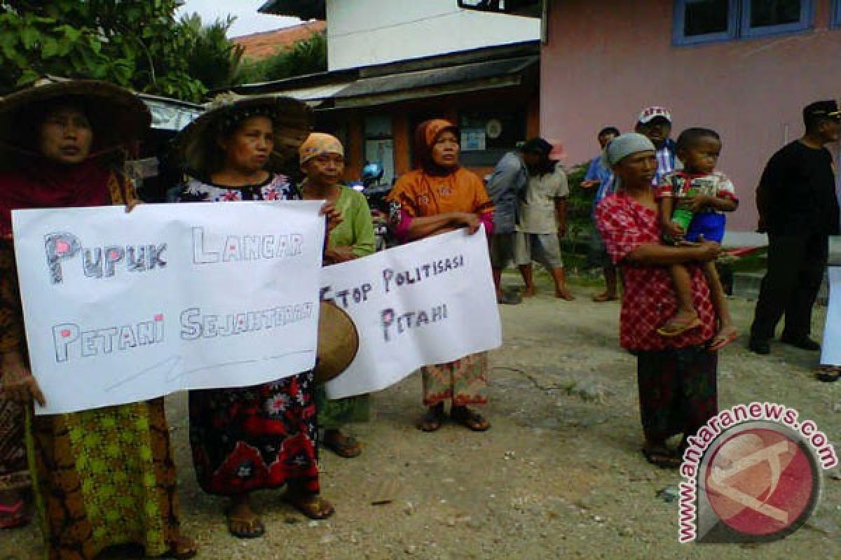 Petani Bangkalan Tuntut Pupuk Bersubsidi Segera Didistribusikan