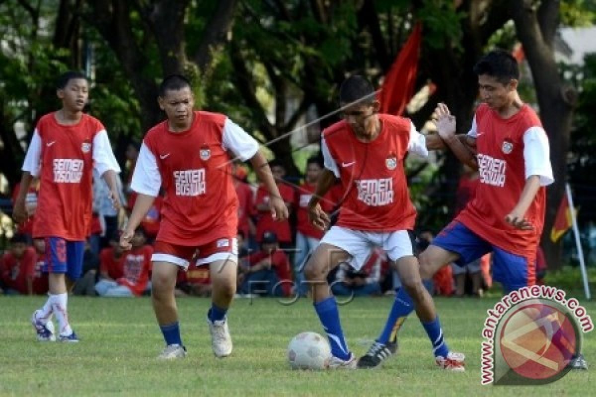 TUNANETRA SINDIR SEPAKBOLA INDONESIA