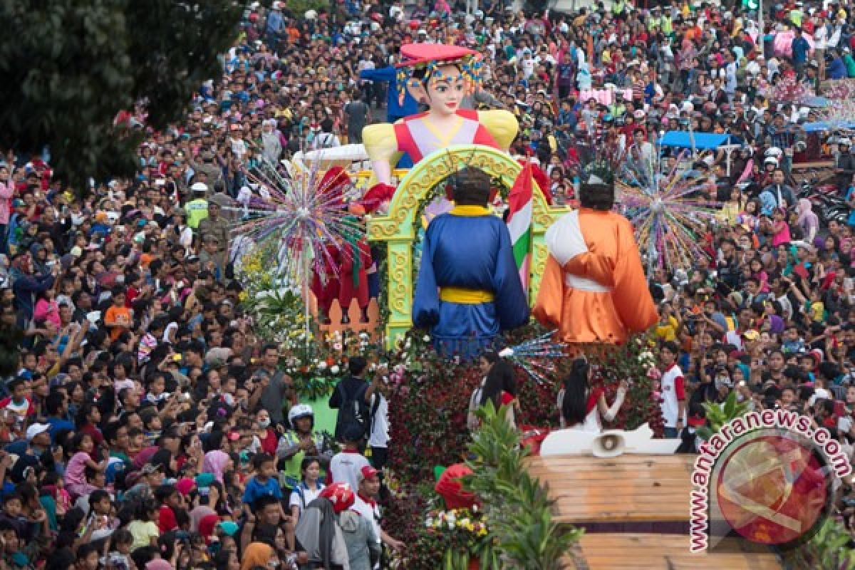 Ahok akan evaluasi parade Jakarnaval 2015