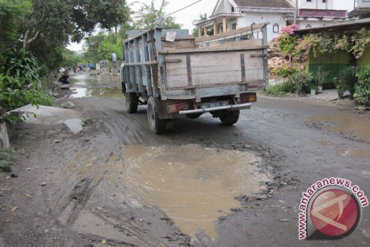 Dua Orang Tewas Akibat Pikap Tabrak Truk