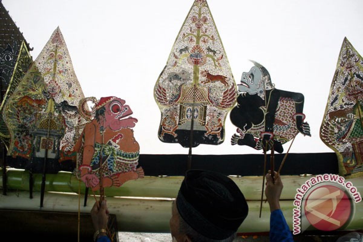 800 seniman pentas di Festival Lima Gunung