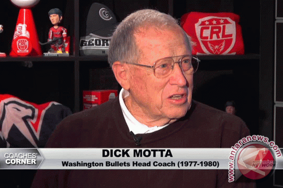 Pelatih NBA Dick Motta dianugerahi Lifetime Achievement