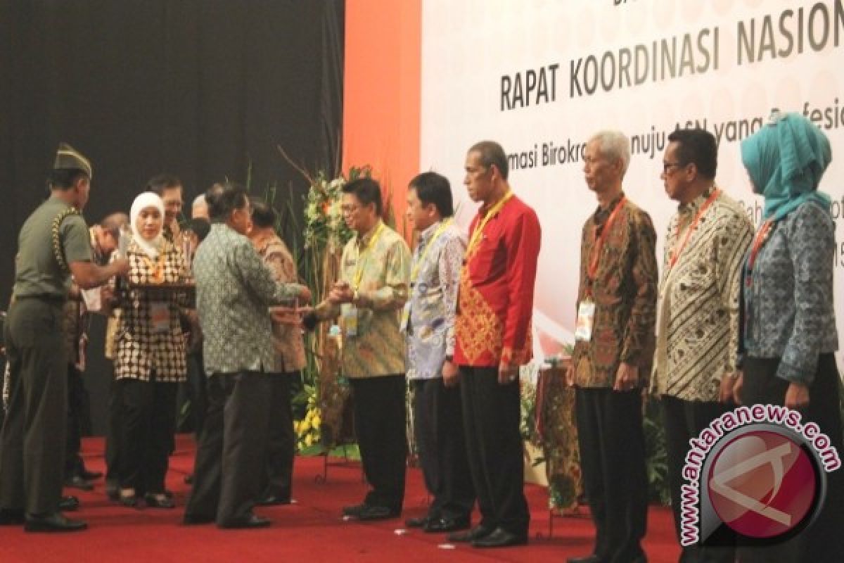  Kaltim Kembali Raih BKN Award 2015