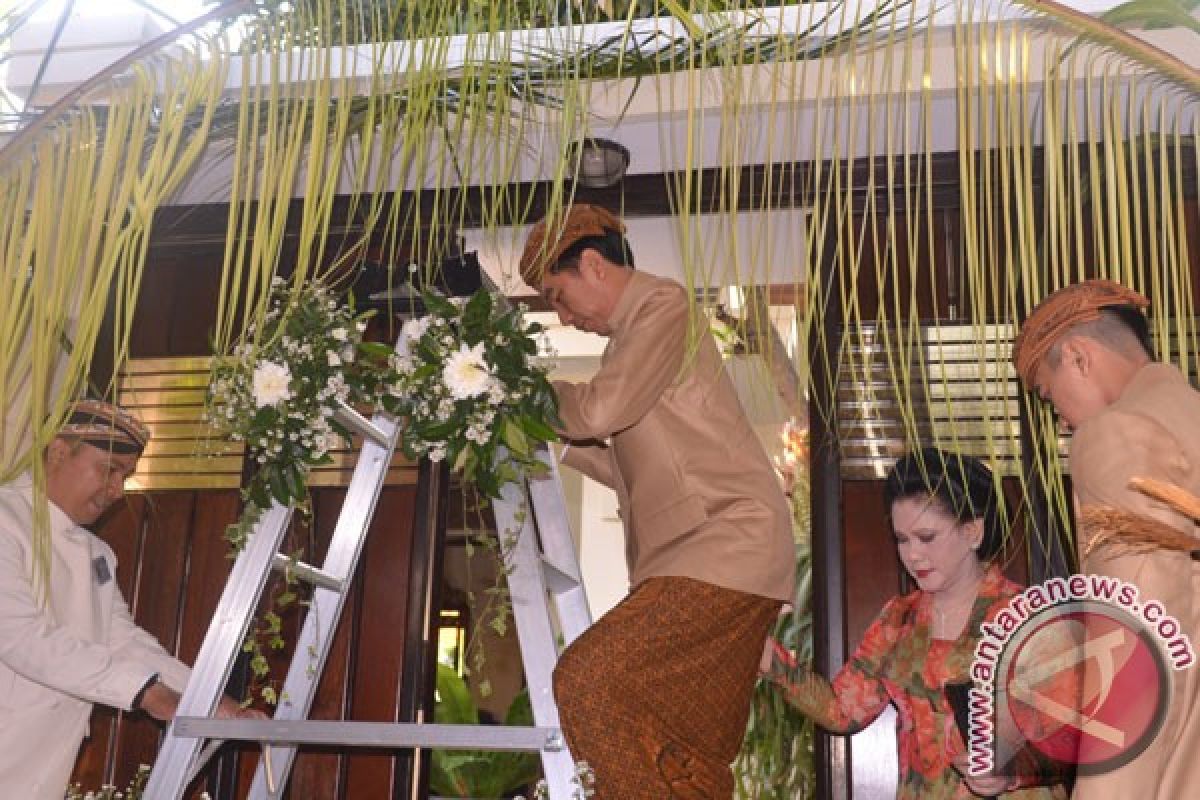 Jokowi pasang bleketepe di depan kediamannya