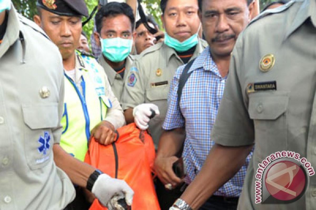 Polisi selidiki darah di kamar ibu angkat Angeline