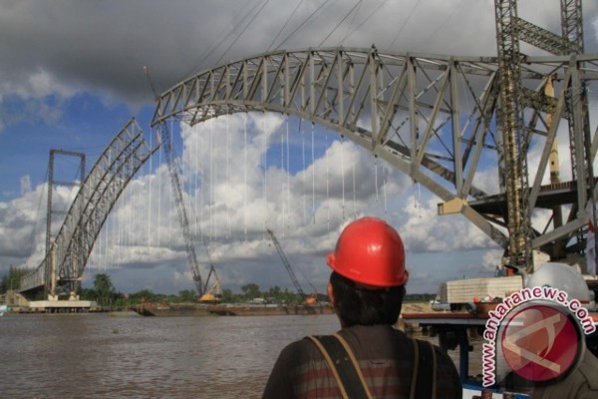 Pelengkung Busur Jembatan Kartanegara Segera Tersambung 