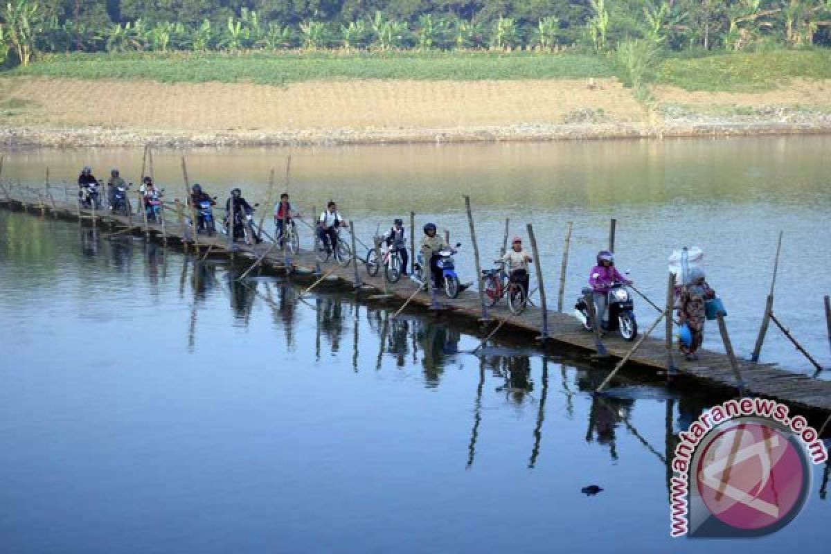 Pemkab Bojonegoro Tunda Lelang Pembangunan Jembatan