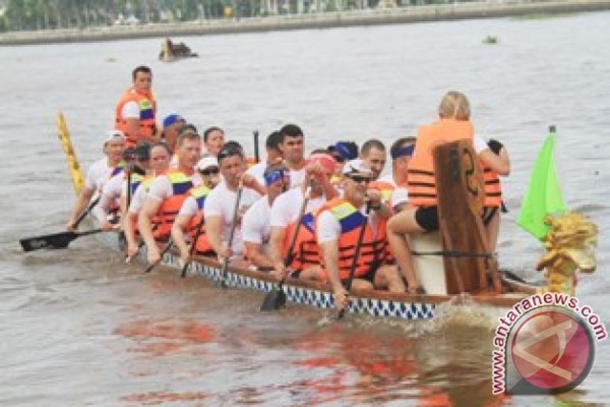 Empat Negara Ikuti Kejuaraan Perahu Naga di Kutai 