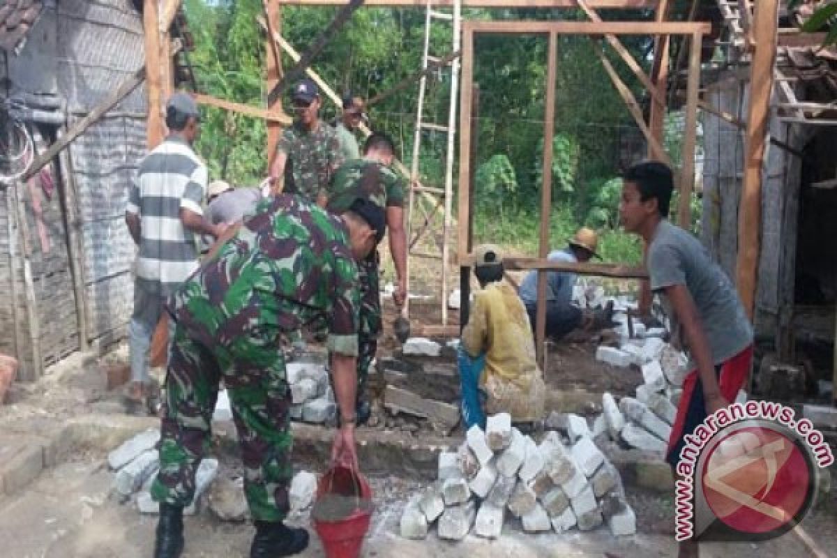 Koramil Larangan-Pamekasan Bangun Rumah Nenek Satriya