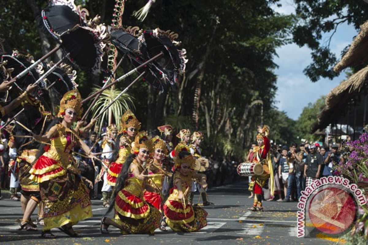 Menpar bunyikan "okokan" tandai pembukaan Pesta Kesenian Bali