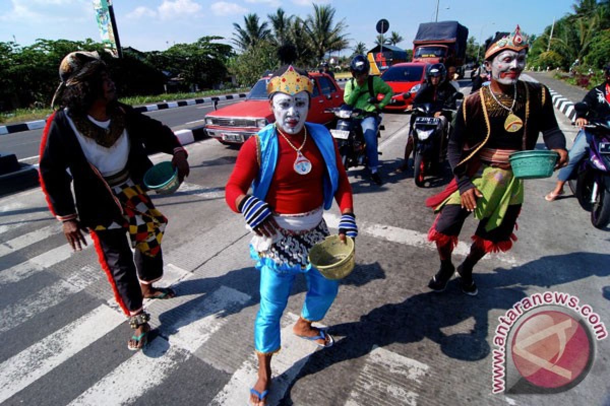 Ribuan seniman meriahkan "24 Jam Menari"