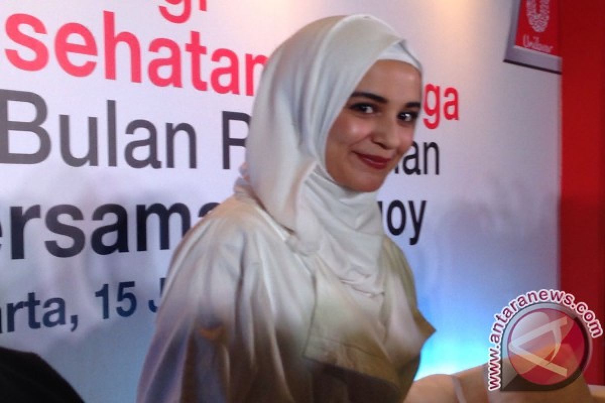 Shireen Sungkar tetap menyusui saat puasa