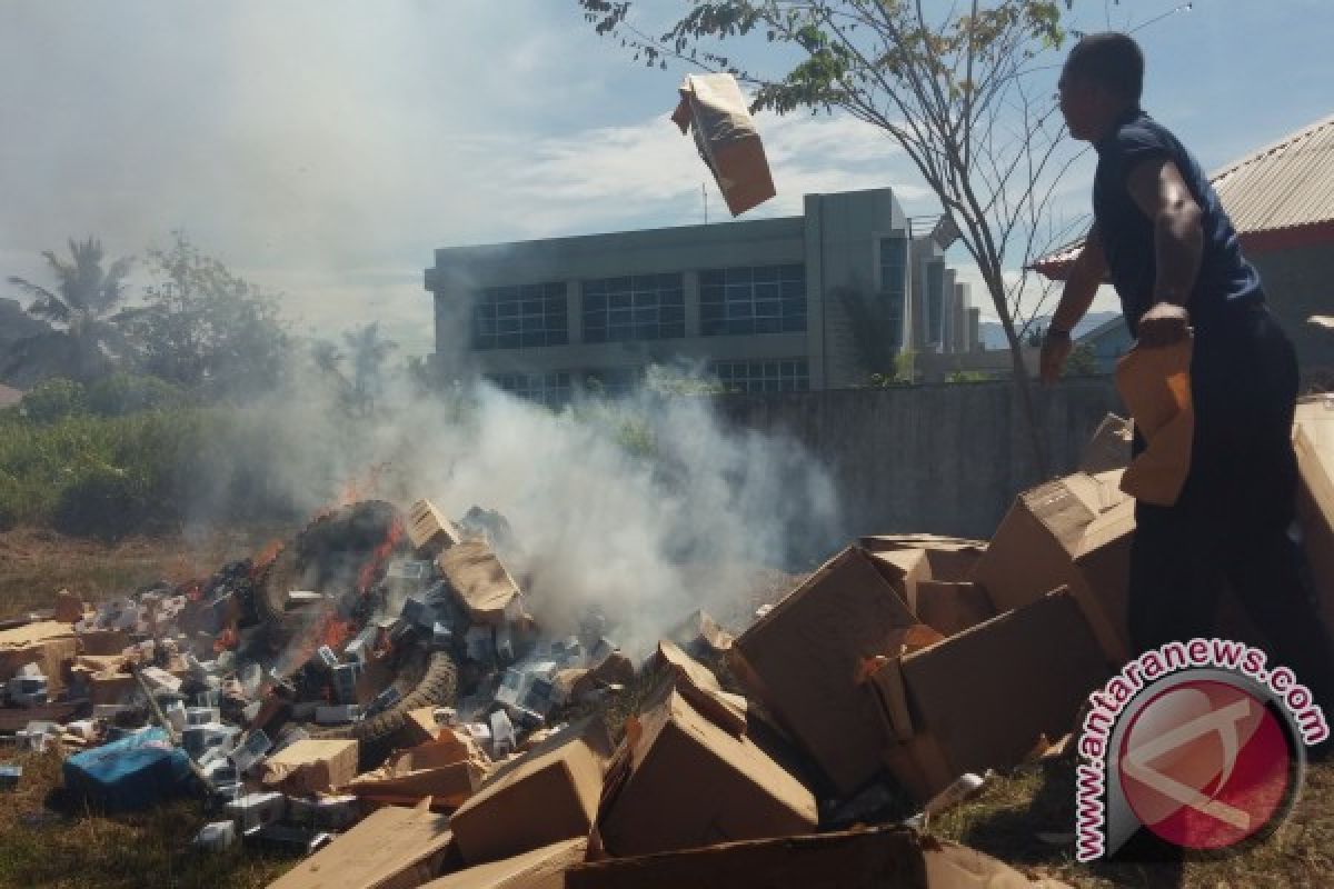 Bea Cukai Musnahkan 6,6 Juta Rokok Ilegal