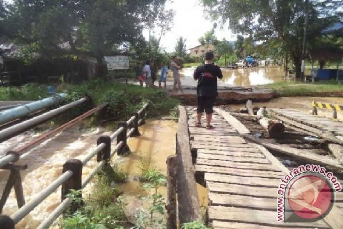 Asrama Militer Terkena Banjir Bandang di Singkawang