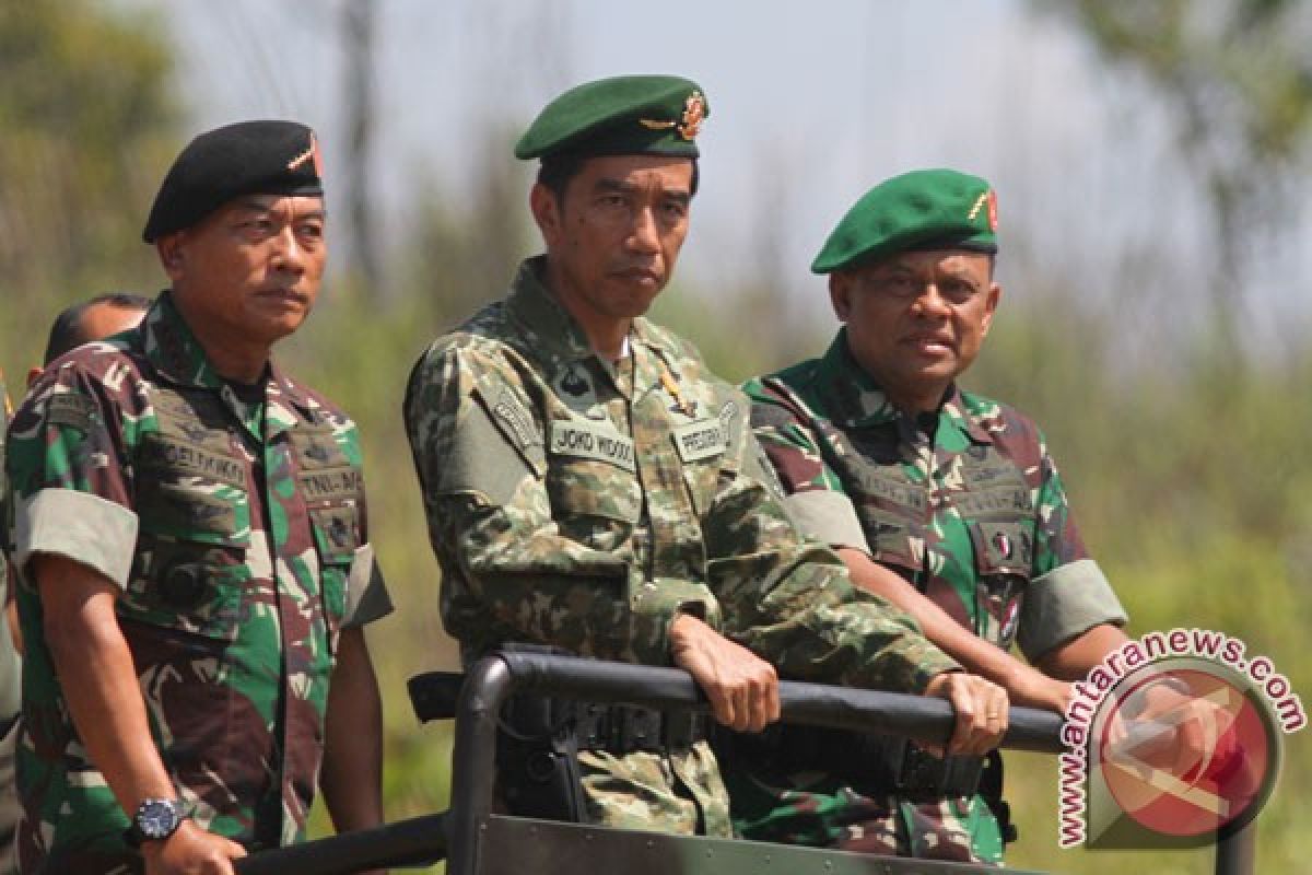 Presiden Jokowi saksikan demo latihan tempur TNI