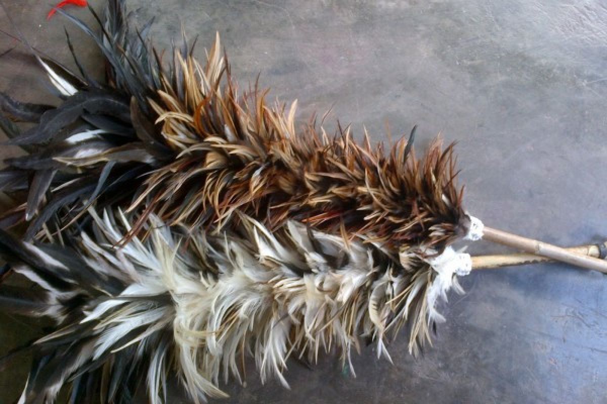 Kemoceng Bulu Ayam di Solo Diminati Konsumen