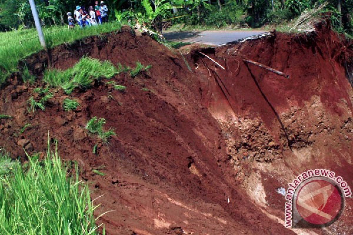 BPBD: bencana longsor mulai terjang Sukabumi