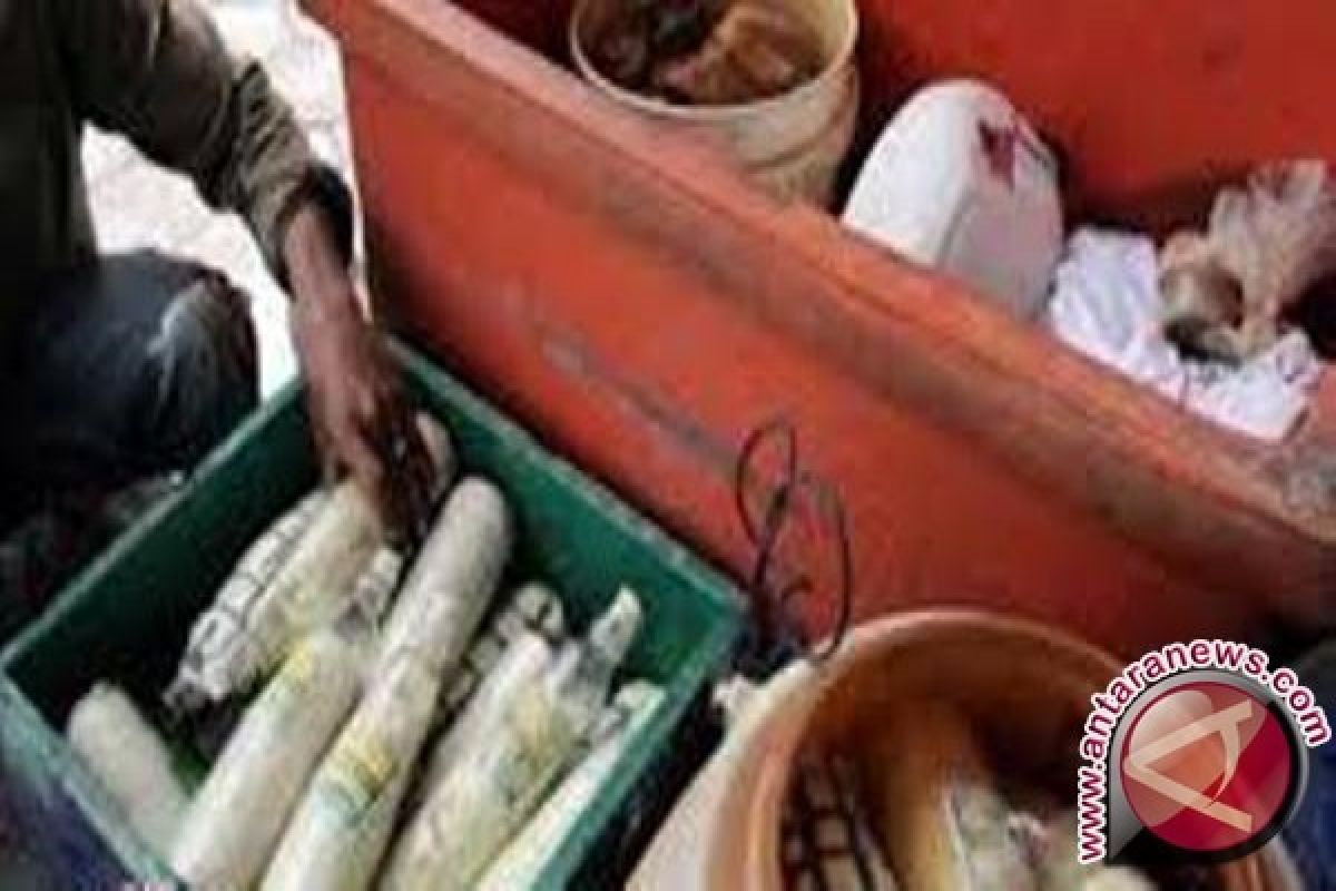 Polsek Belang amankan bahan baku bom ikan