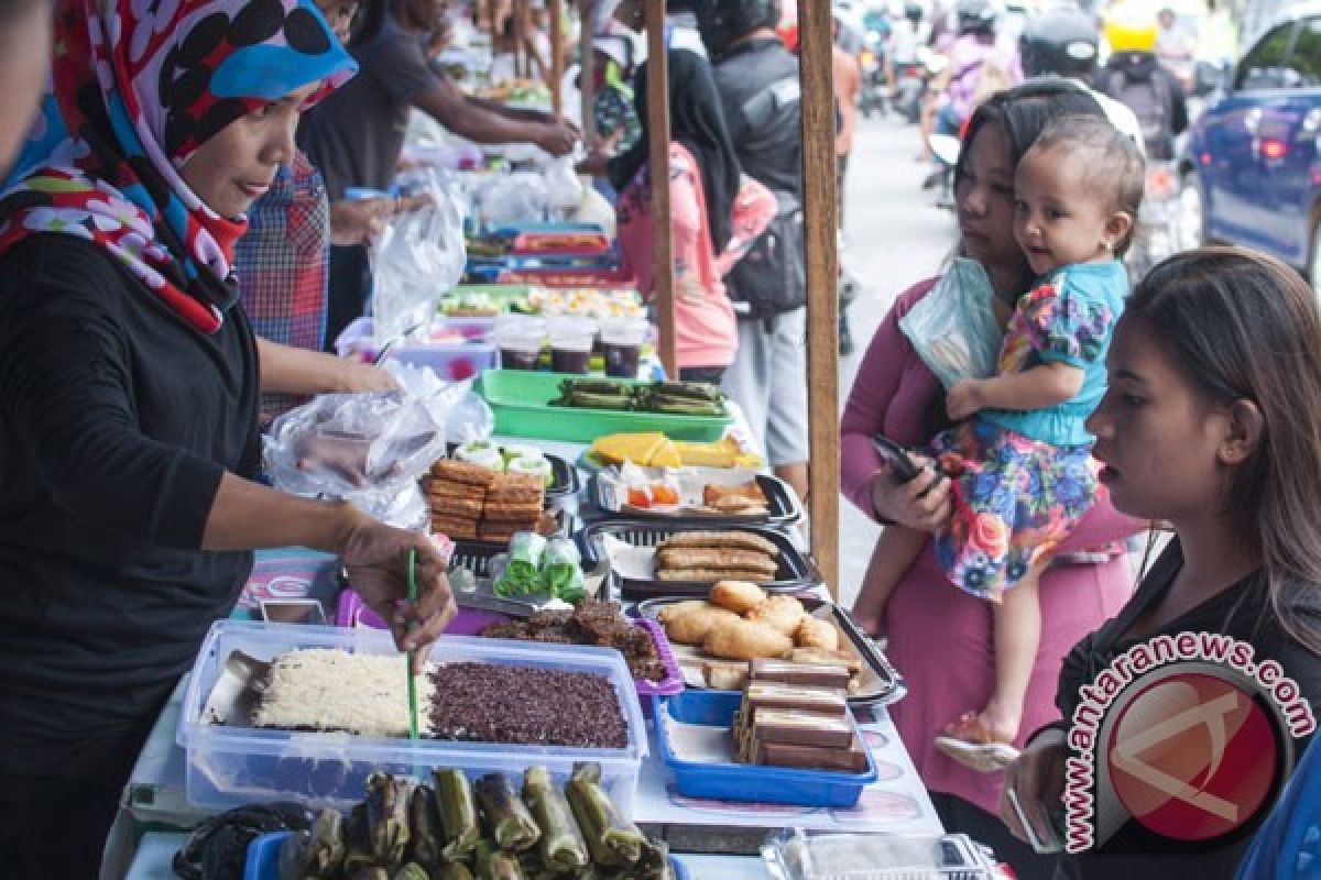 Tanah Bumbu siapkan 100 tenda pasar kue