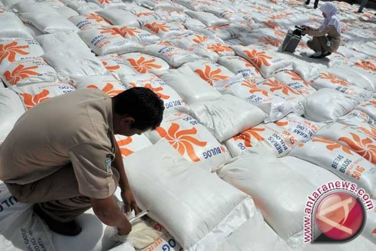 42.000 Ton Beras di Gudang Bulog Penajam