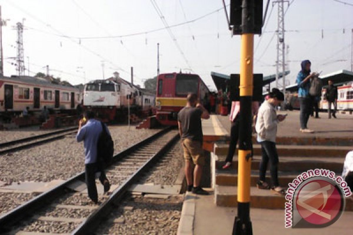 Gangguan sinyal, perjalanan KRL relasi Jakarta Kota dialihkan 