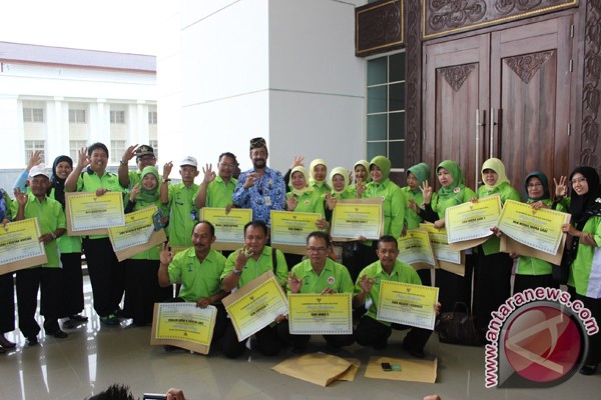 65 schools in S Kalimantan receive Adiwiyata