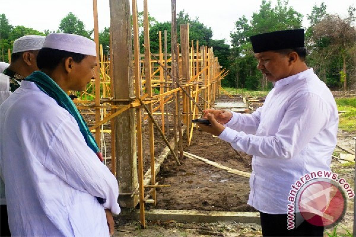 Riban Tinjau Pembangunan Madrasah Di Gumas