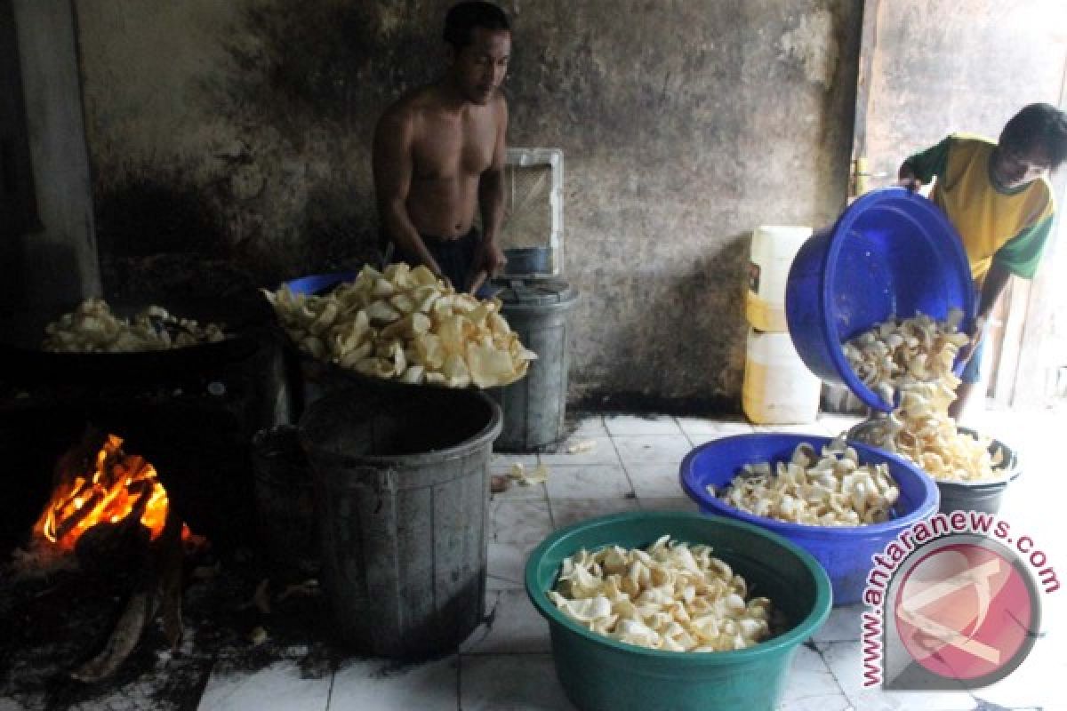 Permintaan Kerupuk Rambak Tulungagung Naik 50 Persen