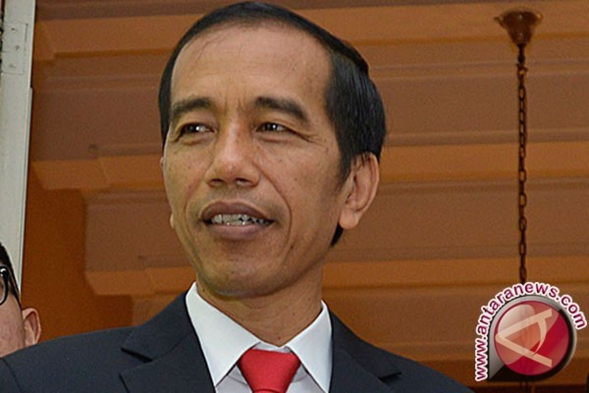 Masyarakat Batam Antusias Sambut Kedatangan Jokowi