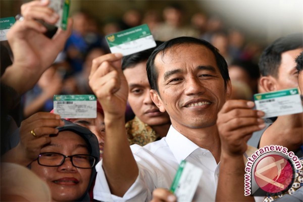 Presiden Jokowi Bagikan Kartu Sakti di Kota Pangkalpinang