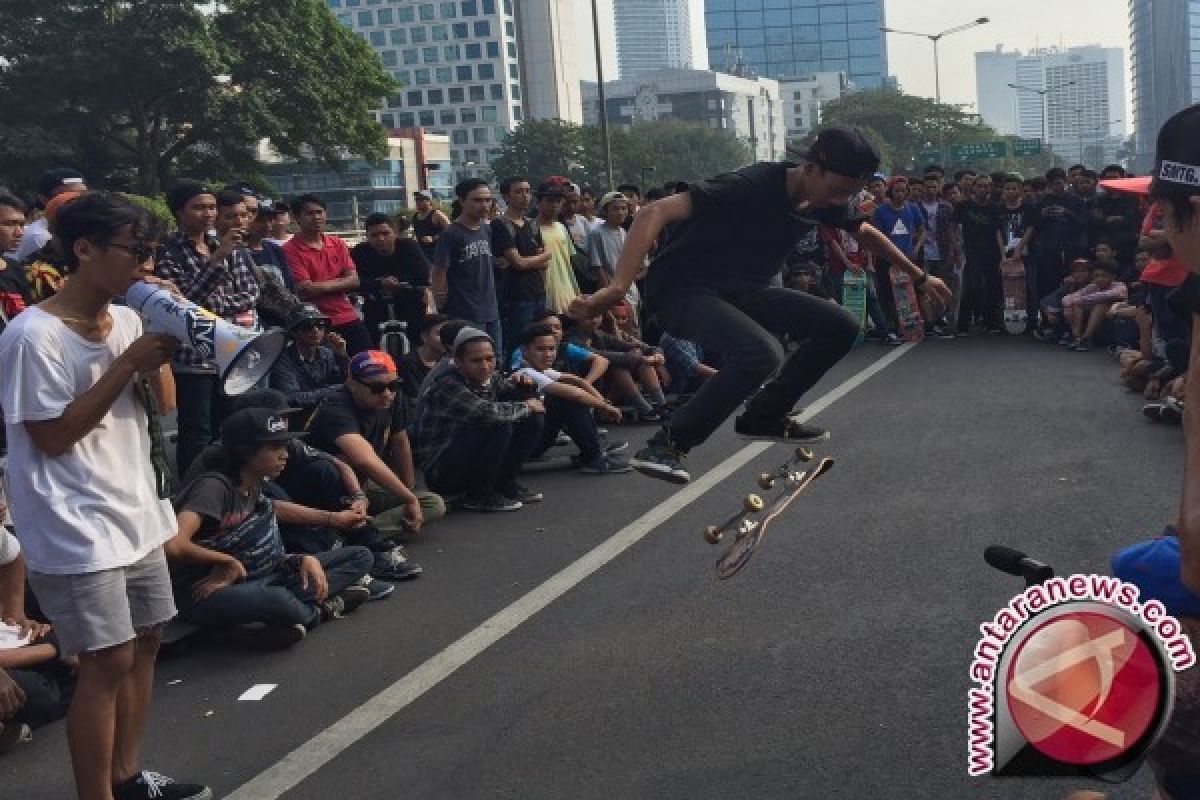 1.000 Peseluncur Unjuk Kebolehan di Hari Skateboard Dunia