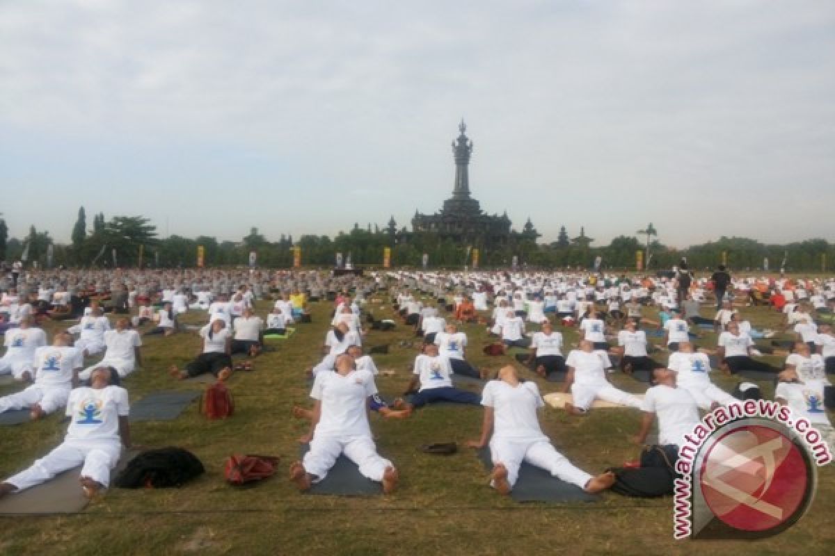 Bali Pecahkan Rekor Muri Yoga Terbanyak 