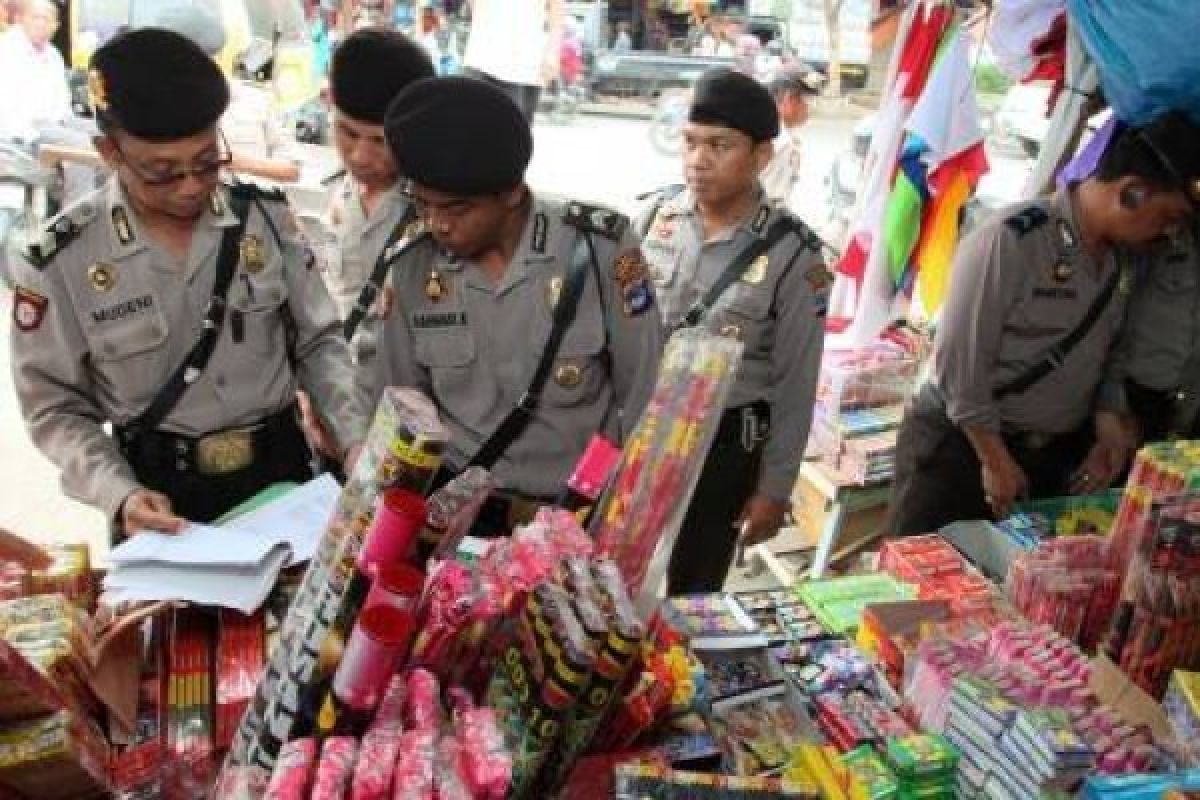 Marak Penjualan Petasan, Polisi Razia