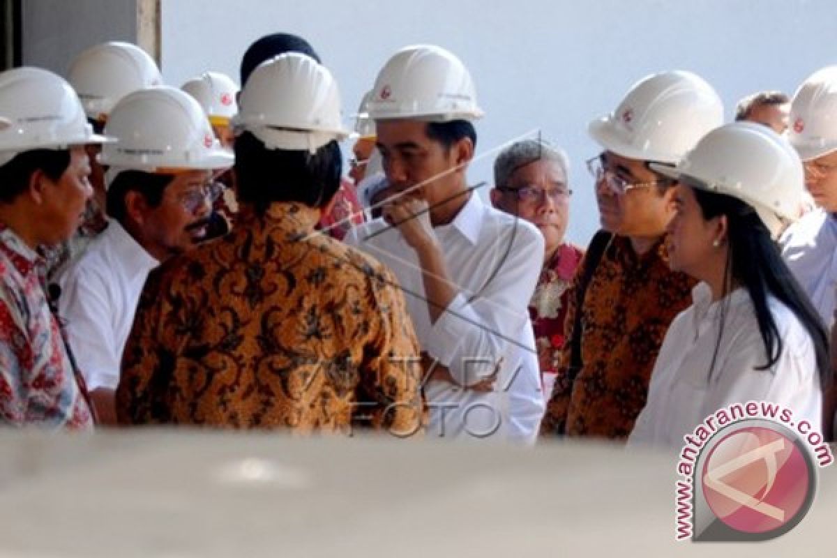 Presiden Jokowi Minta BUMN dan Swasta Kendalikan Timah Ilegal