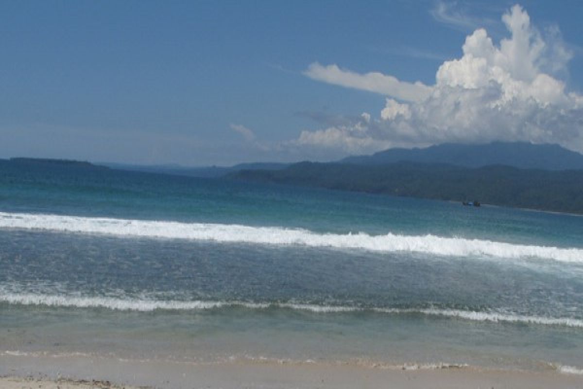 Waspada ! Gelombang di Samudera Lampung 5 Meter