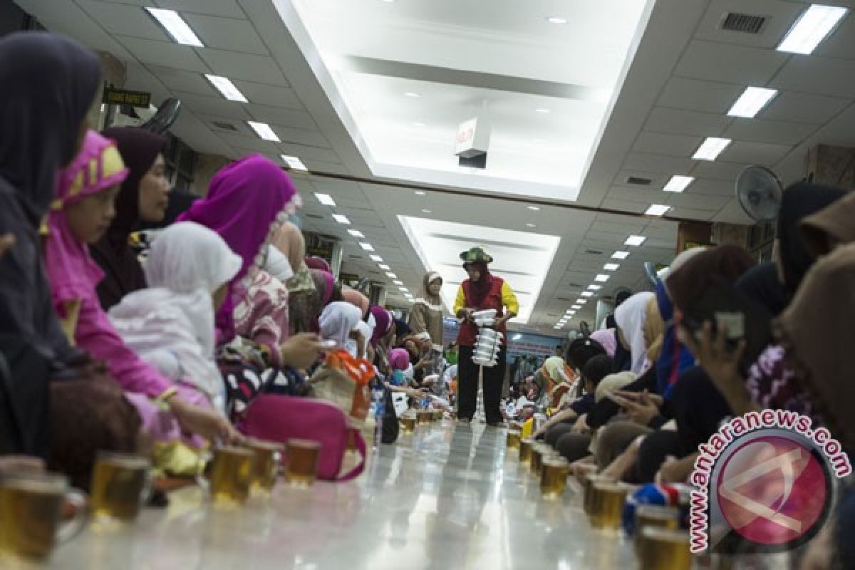 Masyarakat jadikan Masjid Istiqlal alternatif buka bersama