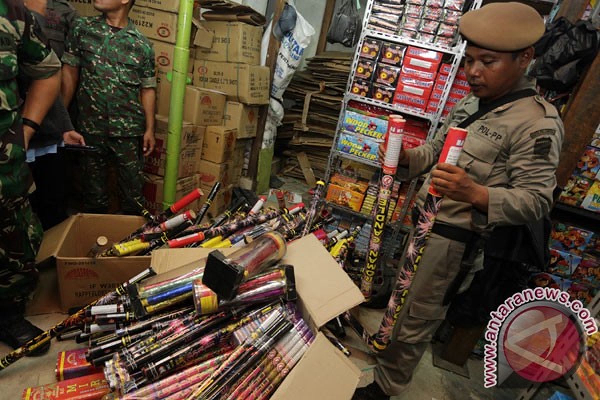 Pemkot diminta tegas berantas penjual petasan