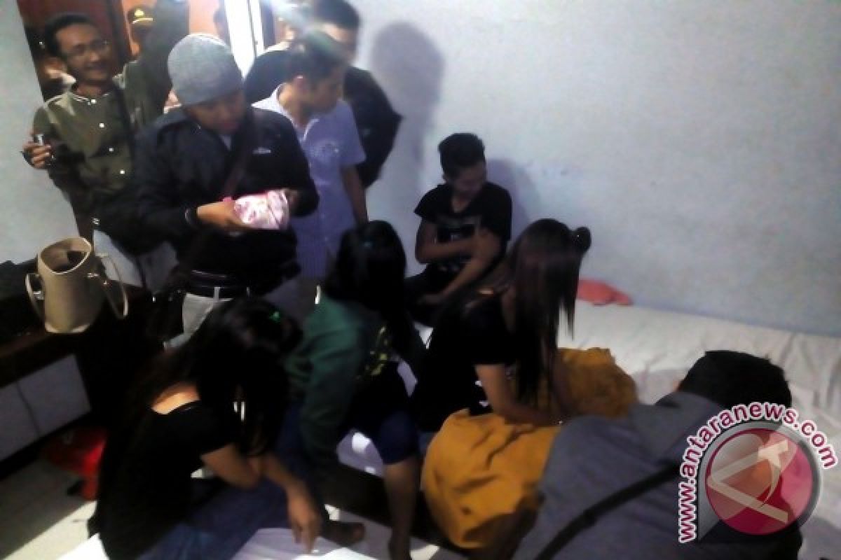 Tiga Wanita Pesta Miras Di Hotel Saat Ramadhan