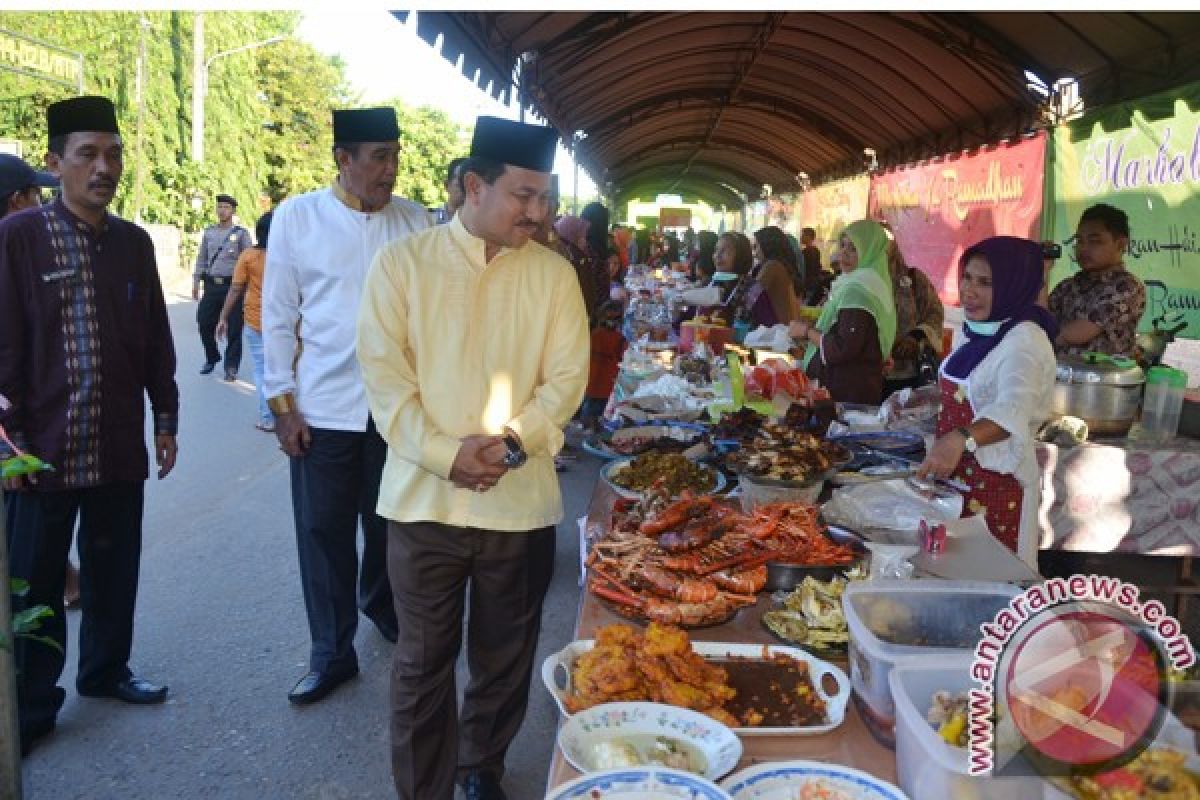 Pasar Kue Ramadhan Diserbu Pengunjung