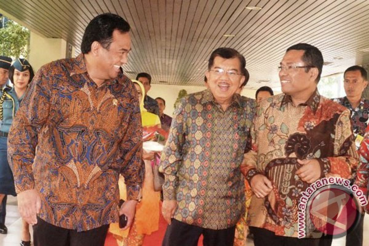 VP Kalla opens Batik Nusantara 2015 exhibition