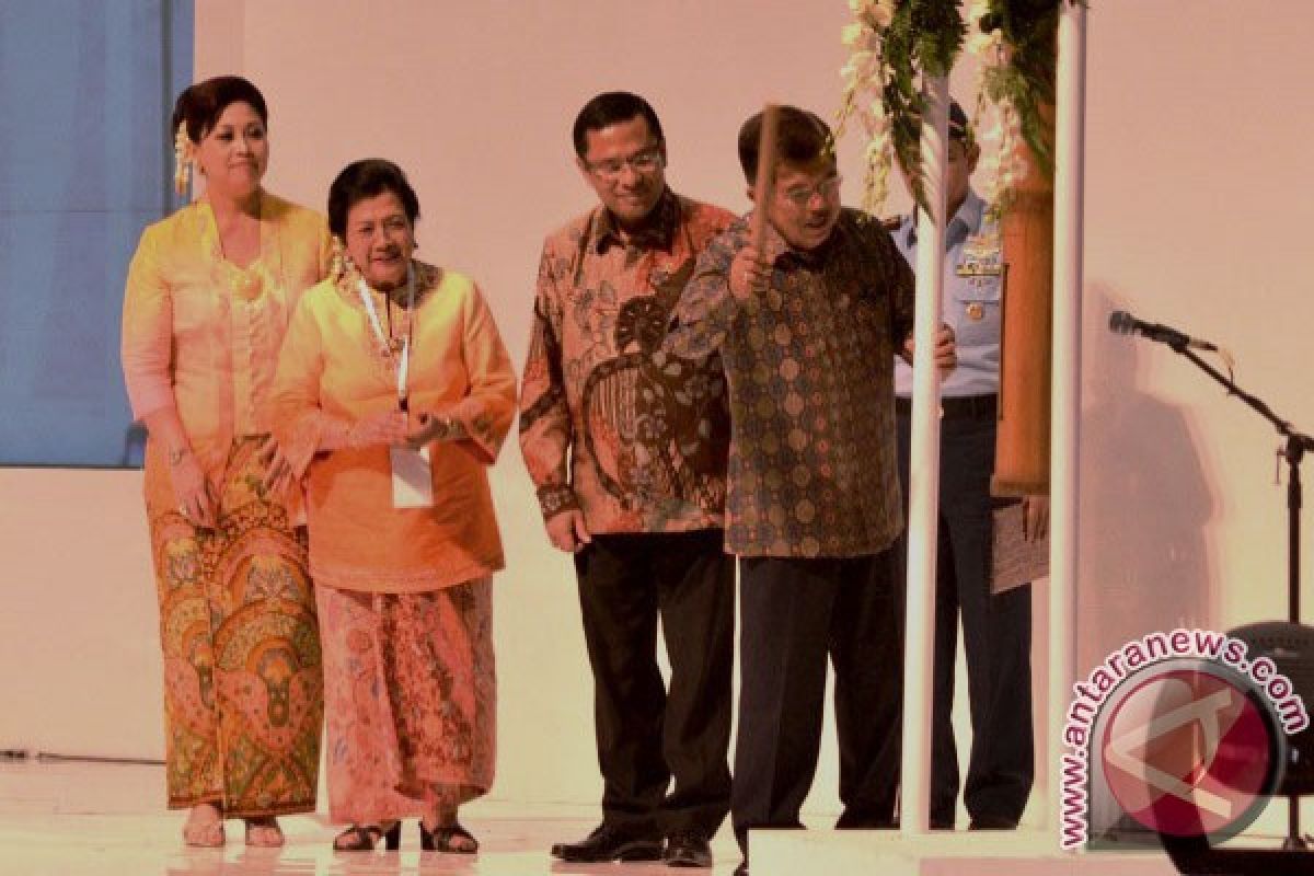 JK resmikan pameran batik terbesar di dunia