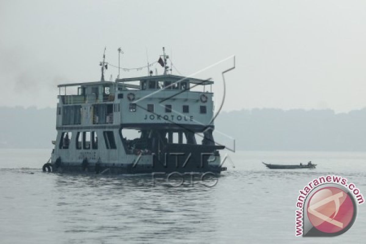 Petugas Pelabuhan Gresik Bantu Tangani Kecelakaan Kapal