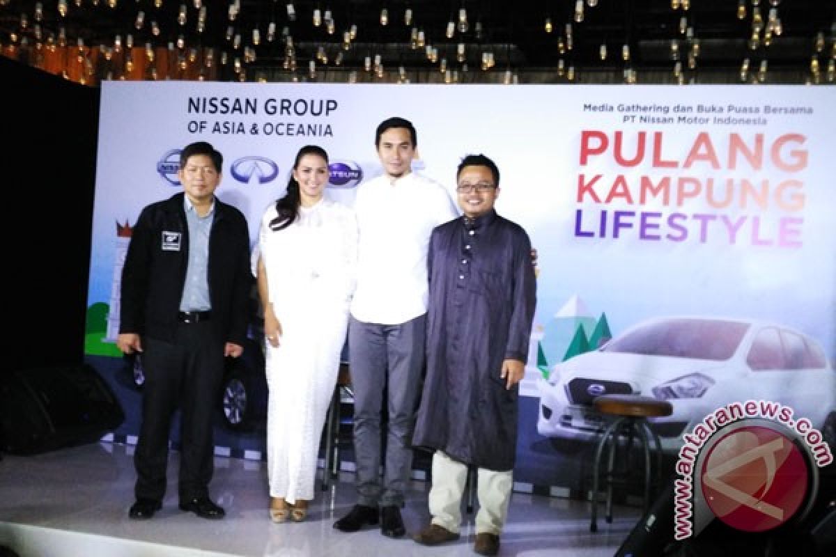 Darius dan Donna brand ambassador Nissan Grand Livina