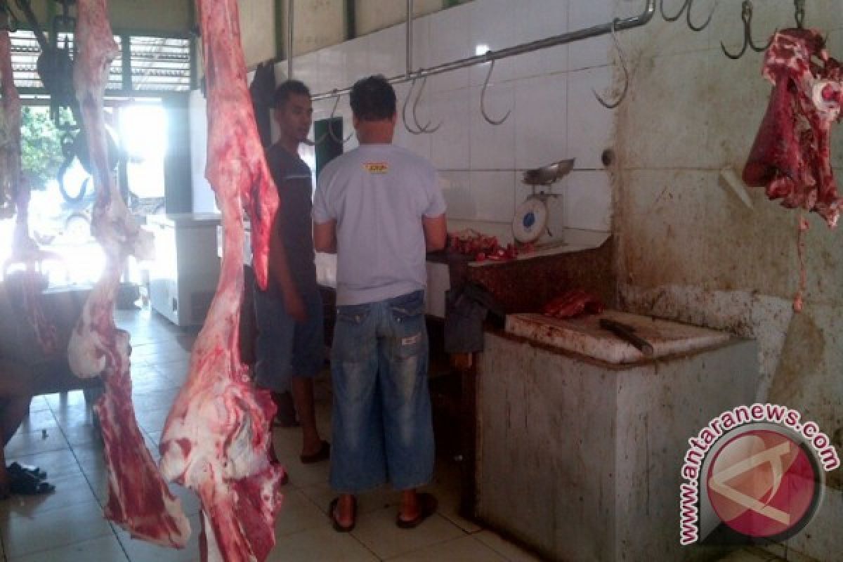 Harga Stabil Permintaan Daging Sapi di Ketapang Turun