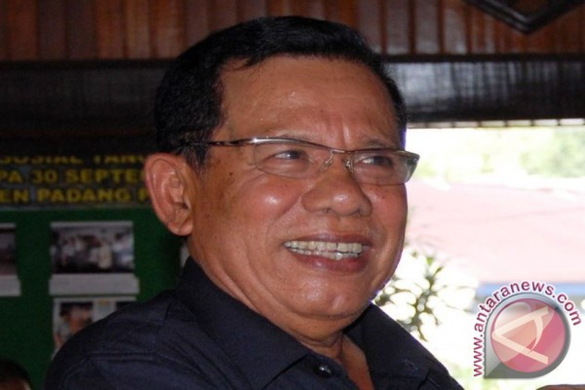 Wagub Sumbar 2010-2015 Muslim Kasim Tutup Usia