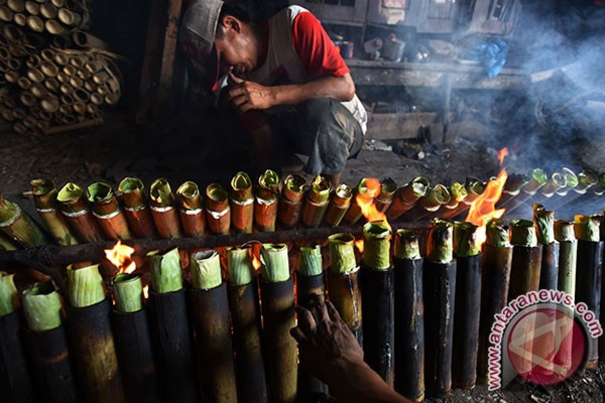 Masak lemang cara warga Aceh peringati Maulid