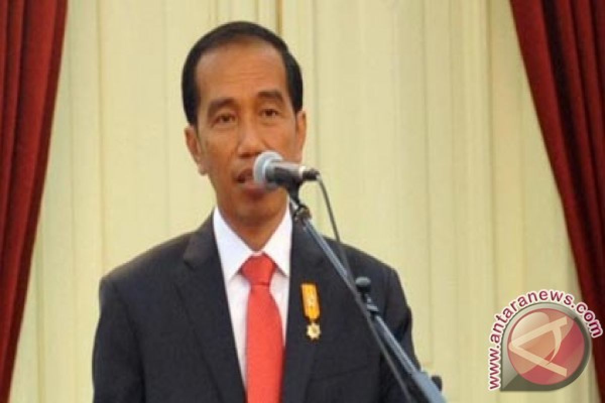 Jokowi: Pecat pejabat yang persulit izin sembako