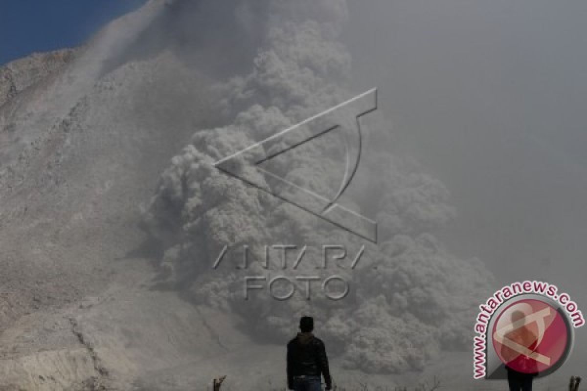 500 Military Personnel Deployed to Guard Mt. Sinabung Danger Zone