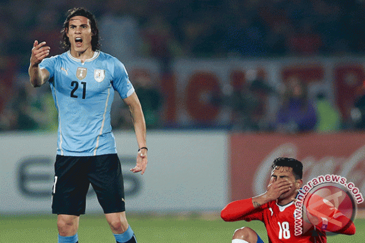 Edinson Cavani absen lawan Italia karena cedera hamstring